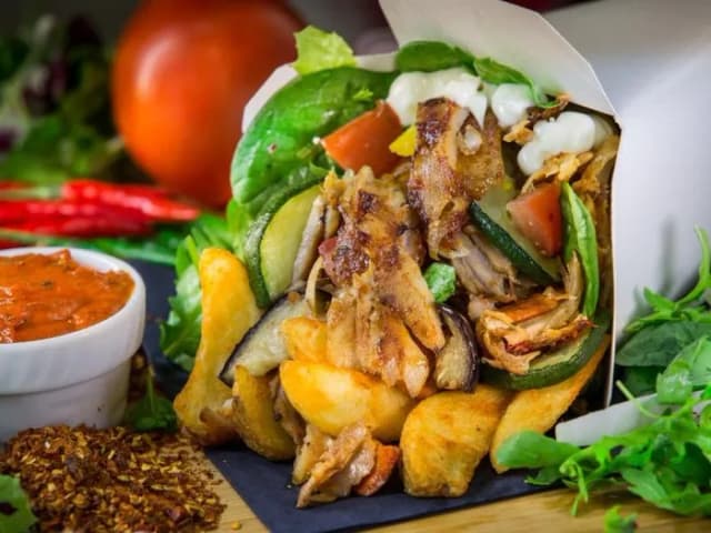 Ile kalorii ma kebab z wołowiny? Sprawdź, co możesz zjeść bez wyrzutów! Ile kalorii ma kebab z wołowiny? Sprawdź, co możesz zjeść bez wyrzutów!