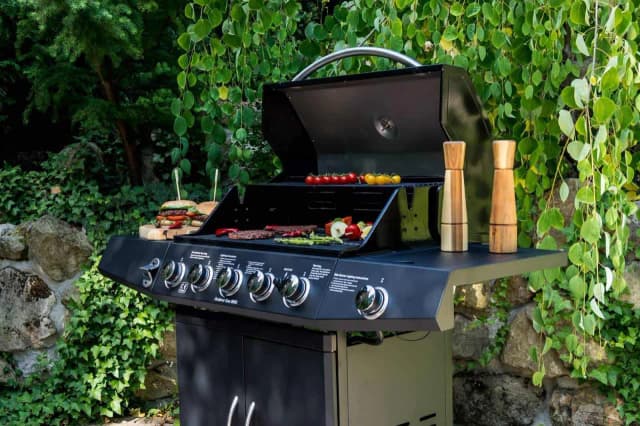 Jak grill gazowy w ogrodzie może zmienić Twoje letnie wieczory Jak grill gazowy w ogrodzie może zmienić Twoje letnie wieczory