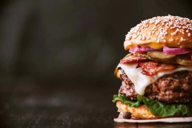 Jaką bułkę do burgera wybrać, aby zachwycić smakiem? Jaką bułkę do burgera wybrać, aby zachwycić smakiem?